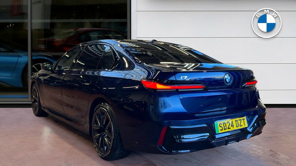BMW i7 Excellence Black #2