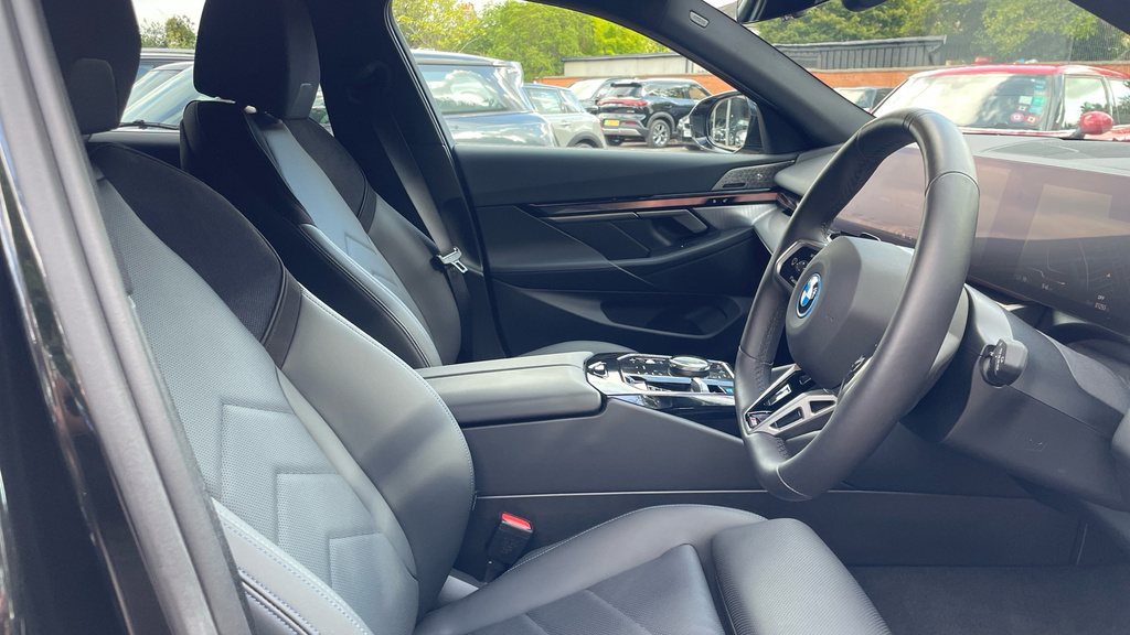 BMW i5 M Sport Grey #11