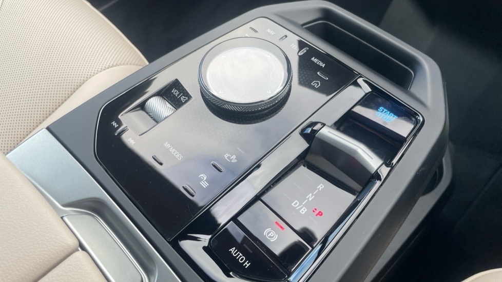 BMW iX Ix Xdrive40 M Sport White #19