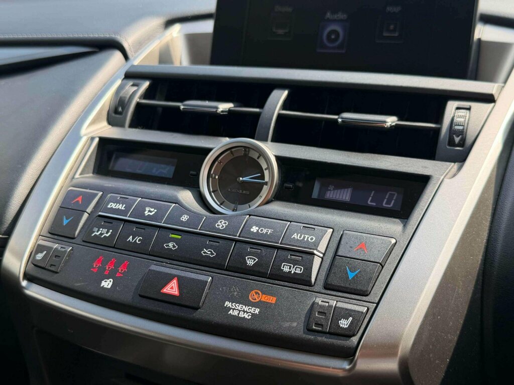 Lexus NX 300H 2.5 Premier Silver #12