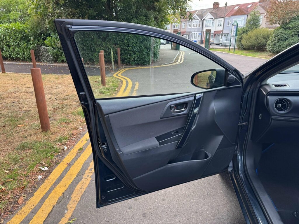 Toyota Auris Excel Black #27