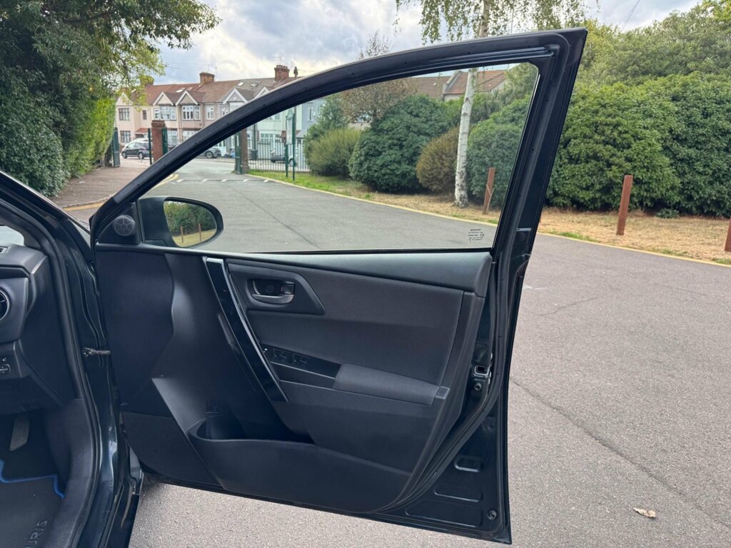Toyota Auris Excel Black #33