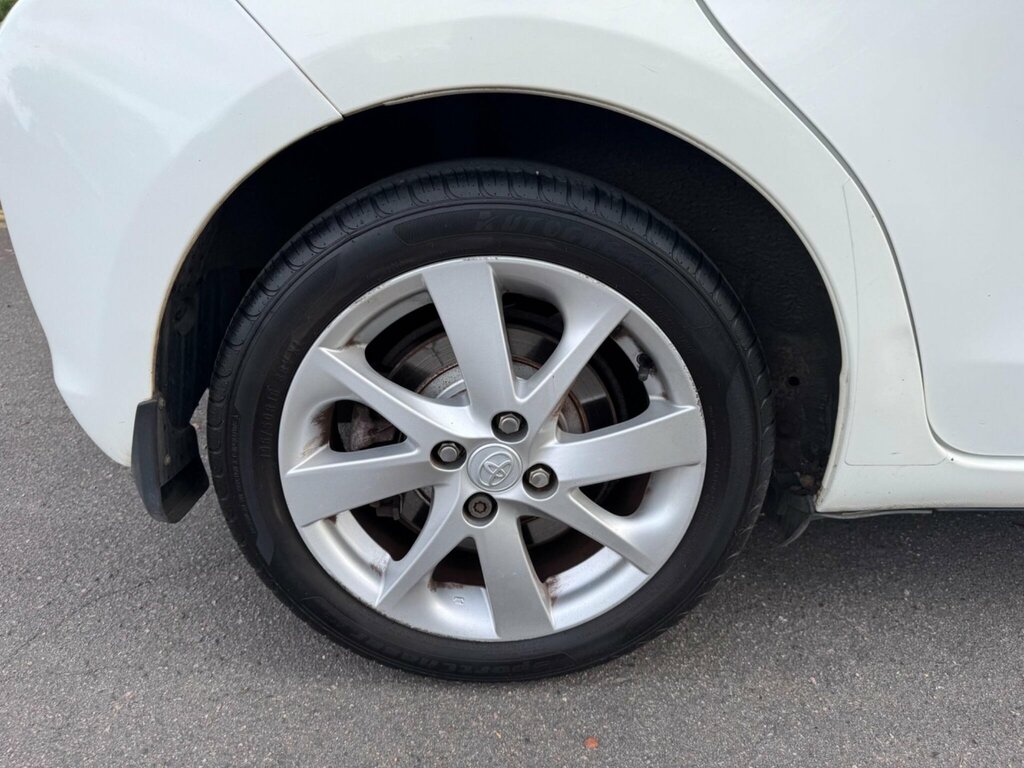 Toyota Yaris Hatchback White #34