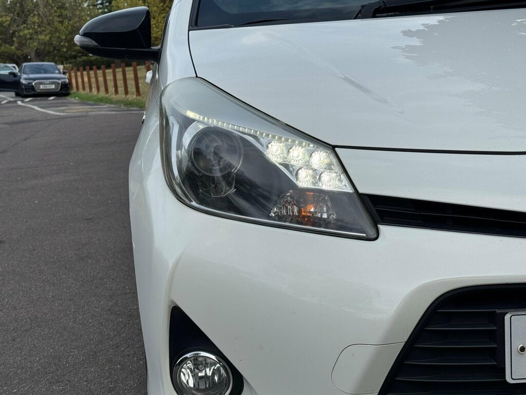 Toyota Yaris Hatchback White #45