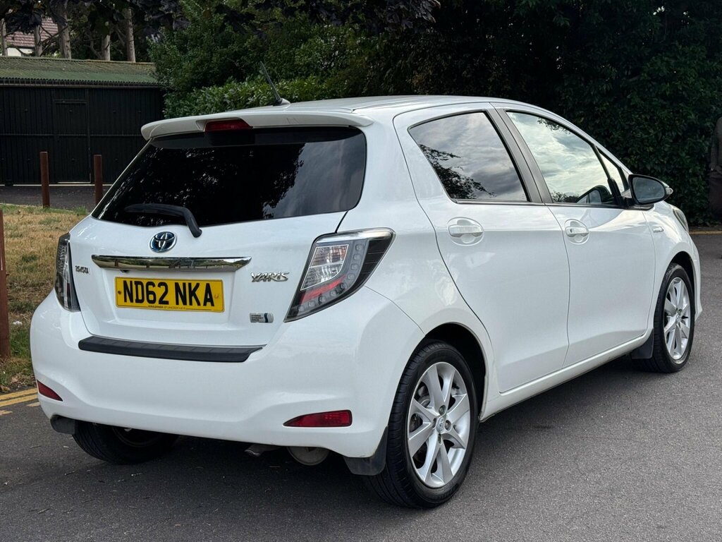 Toyota Yaris Hatchback White #10