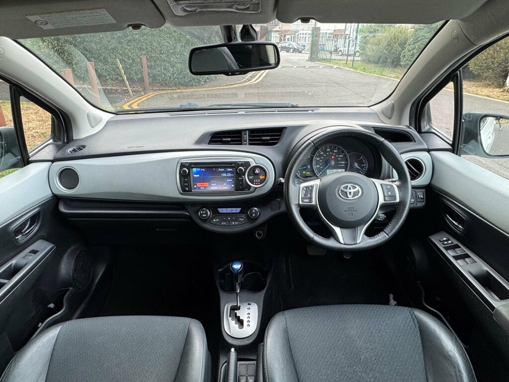 Toyota Yaris Hatchback White #13
