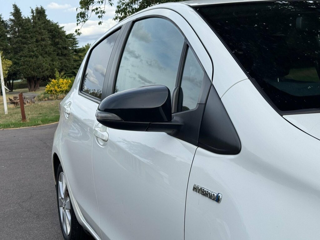 Toyota Yaris Hatchback White #41