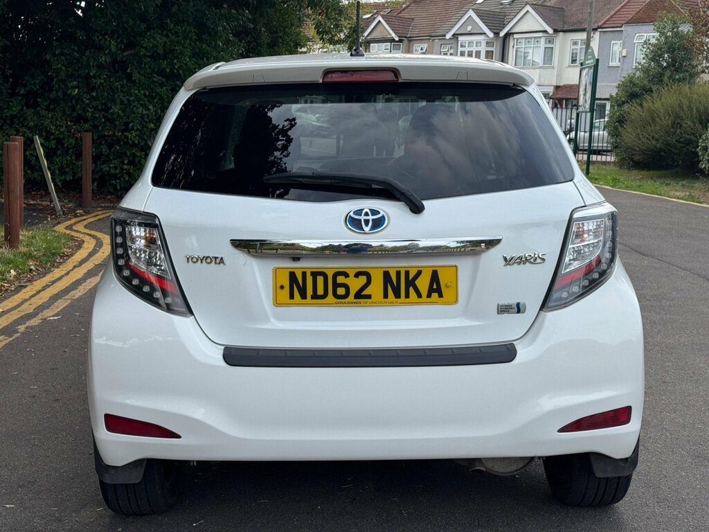 Toyota Yaris Hatchback White #8