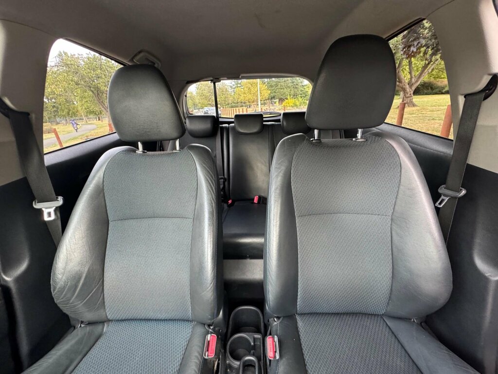Toyota Yaris Hatchback White #16