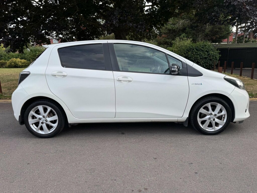 Toyota Yaris Hatchback White #9