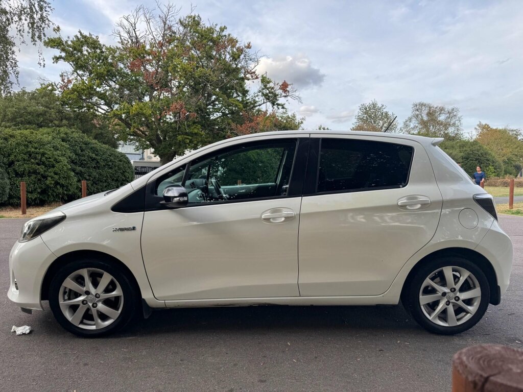 Toyota Yaris Hatchback White #7