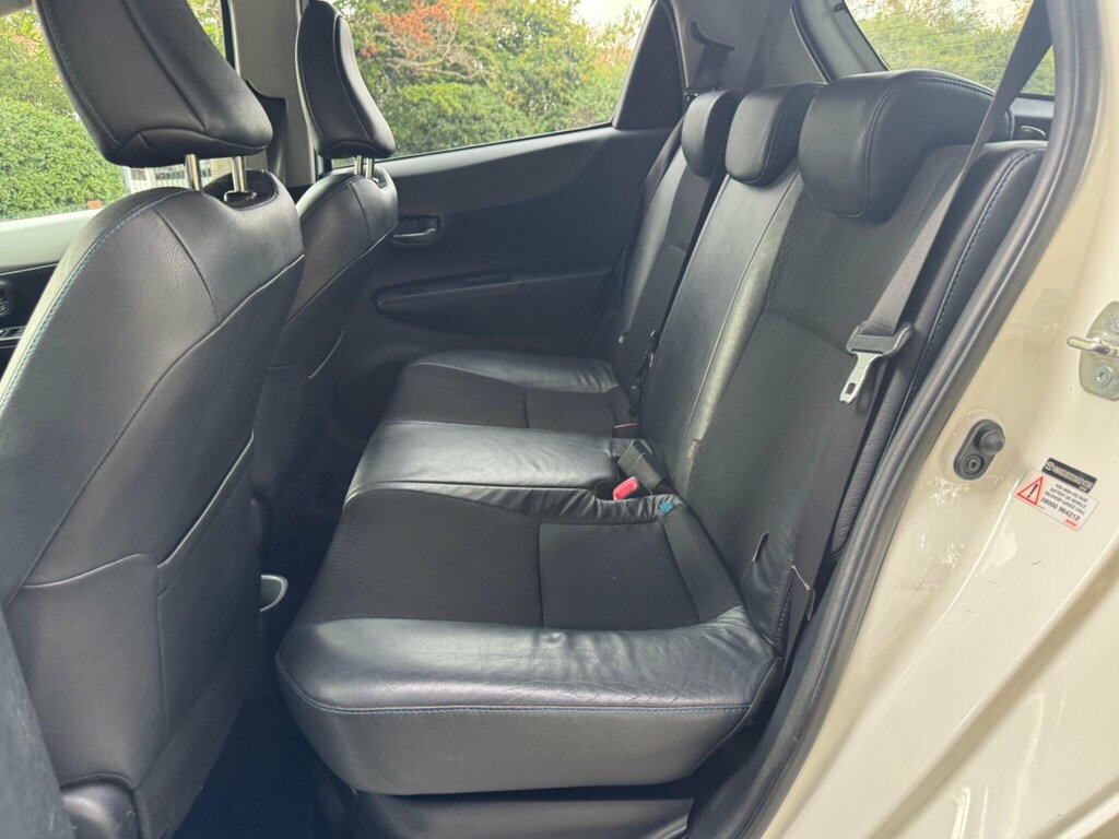 Toyota Yaris Hatchback White #17