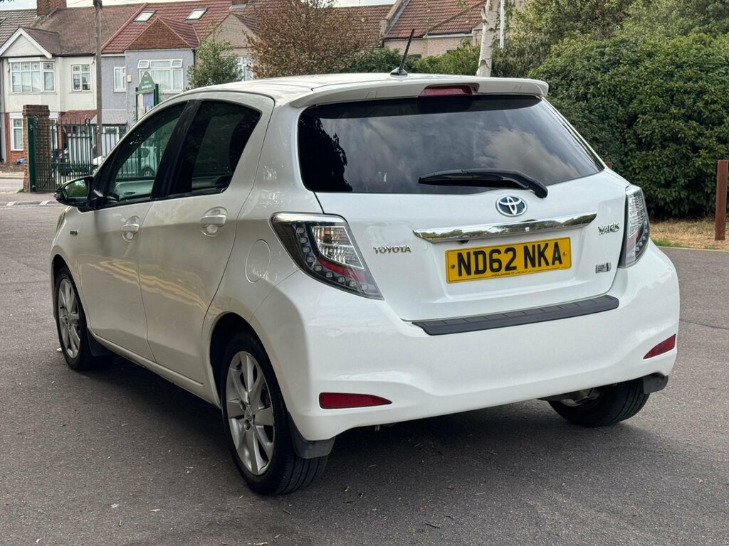 Toyota Yaris 1.5 Vvt-h T Spirit Cvt Euro 5 White #4