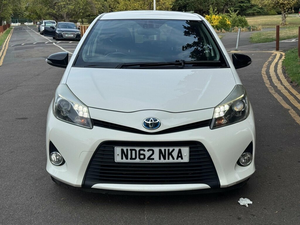 Toyota Yaris 1.5 Vvt-h T Spirit Cvt Euro 5 White #2