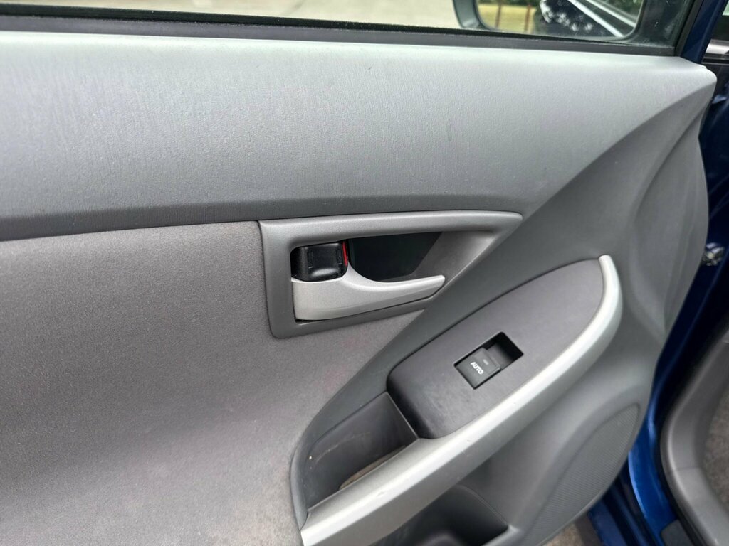 Toyota Prius Saloon Silver #27