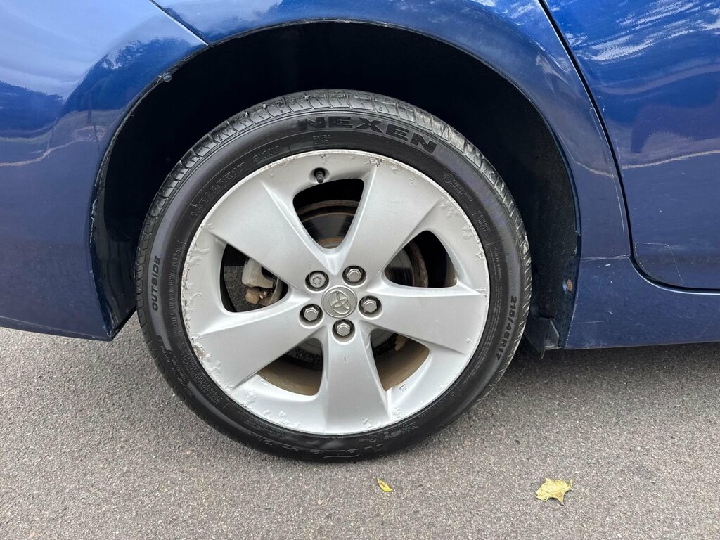 Toyota Prius Saloon Silver #35