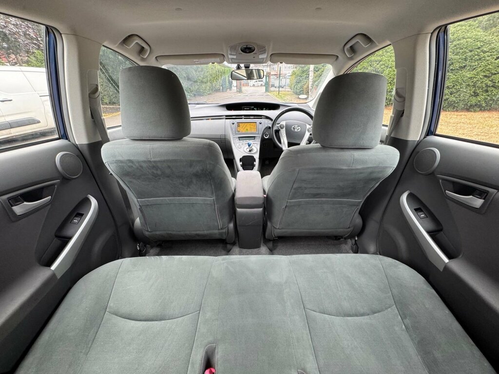 Toyota Prius Saloon Silver #21