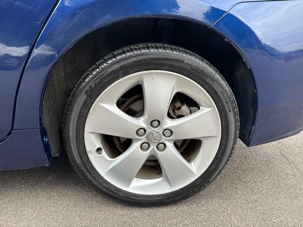 Toyota Prius Saloon Silver #36