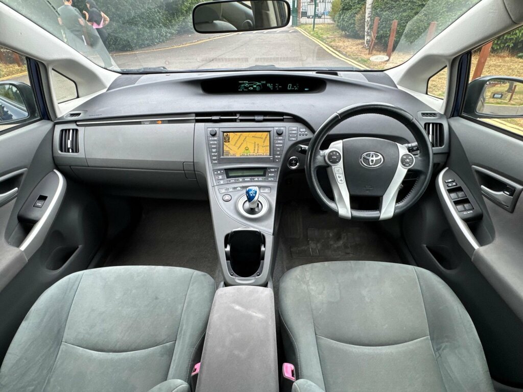 Toyota Prius Saloon Silver #13