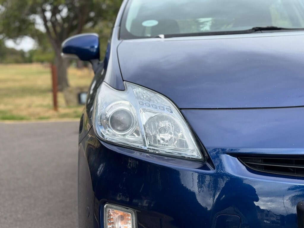 Toyota Prius Saloon Silver #54
