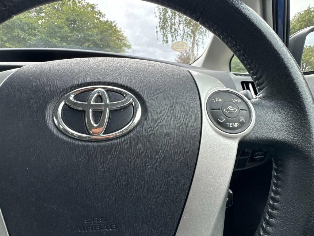 Toyota Prius Saloon Silver #45