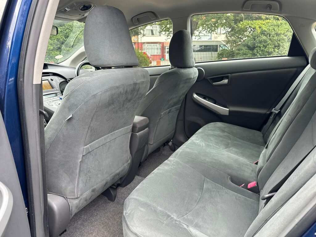 Toyota Prius Saloon Silver #18