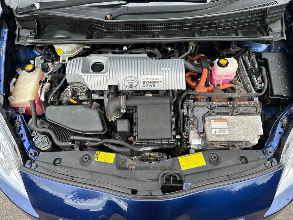 Toyota Prius Saloon Silver #33