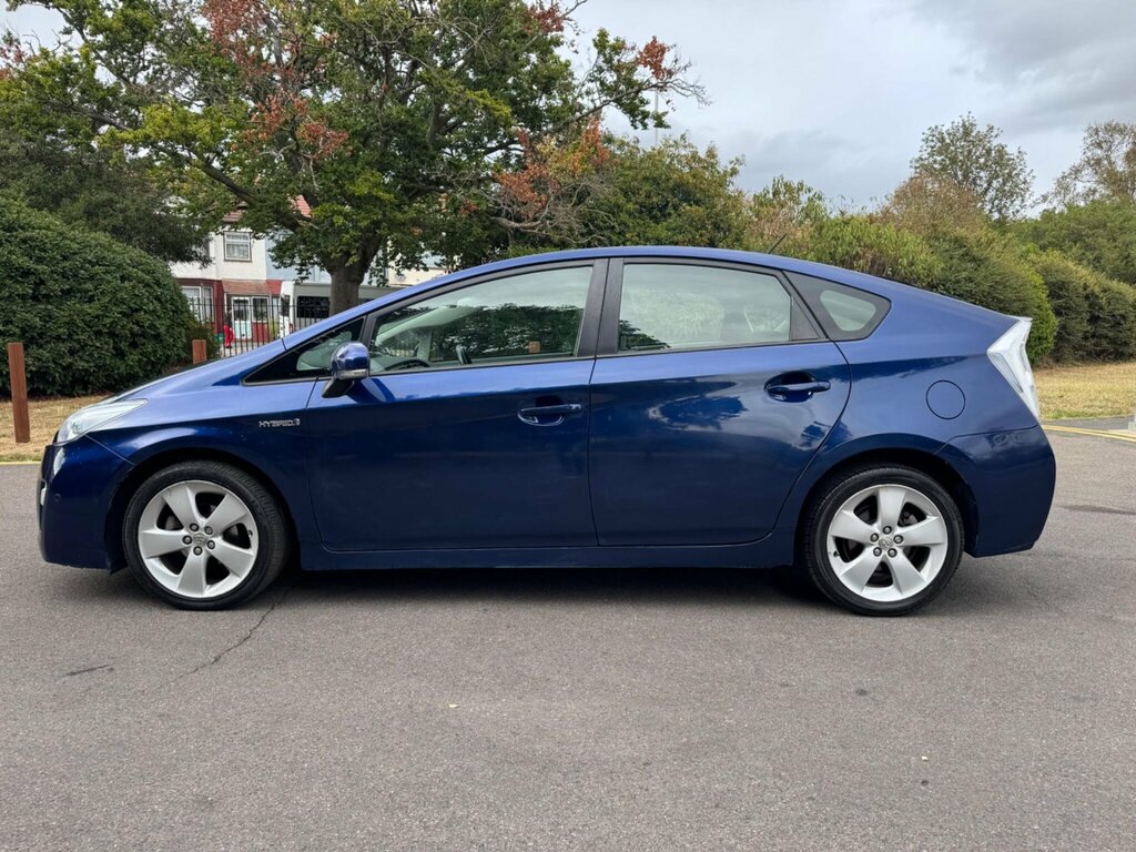 Toyota Prius Saloon Silver #7