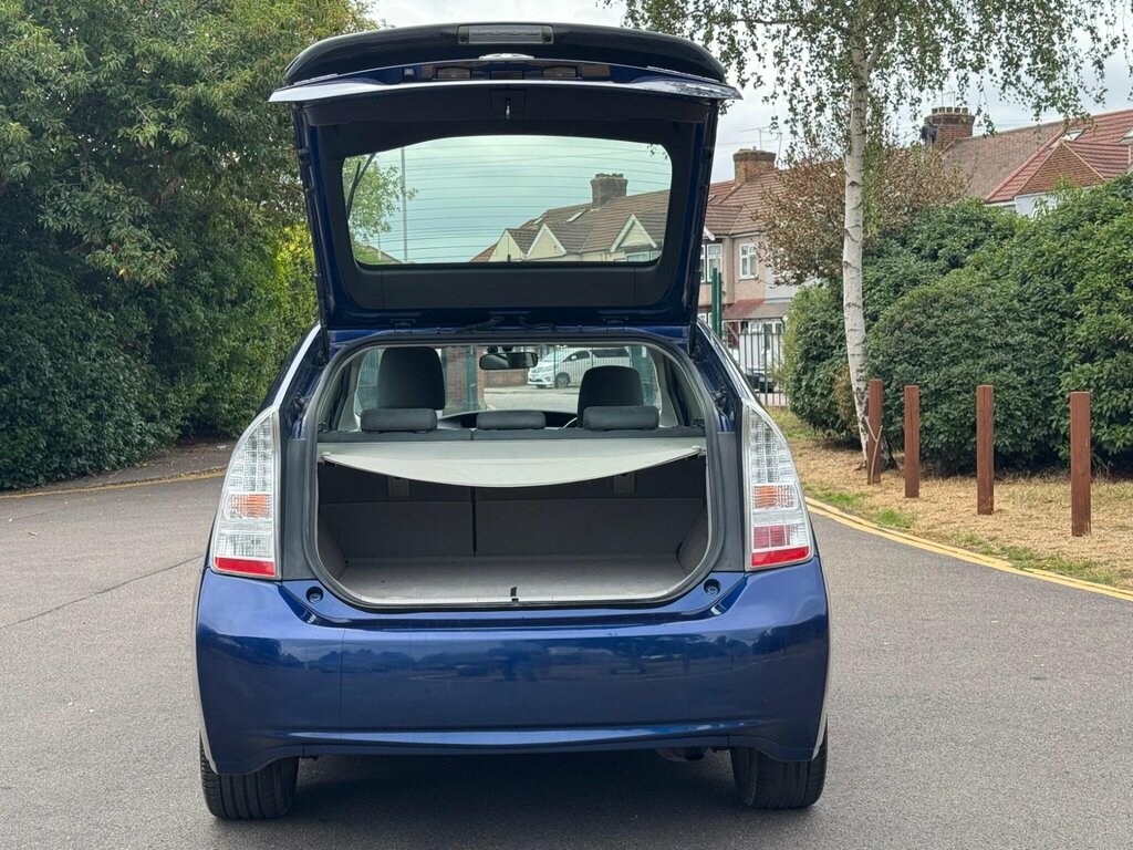 Toyota Prius Saloon Silver #44