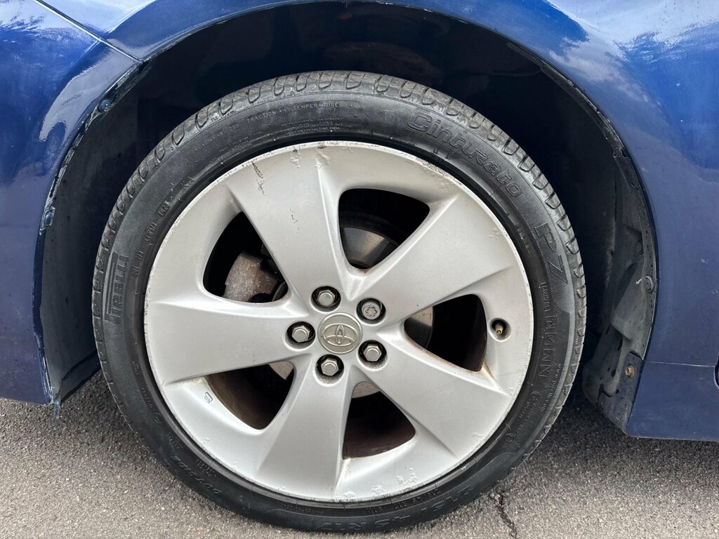 Toyota Prius Saloon Silver #37