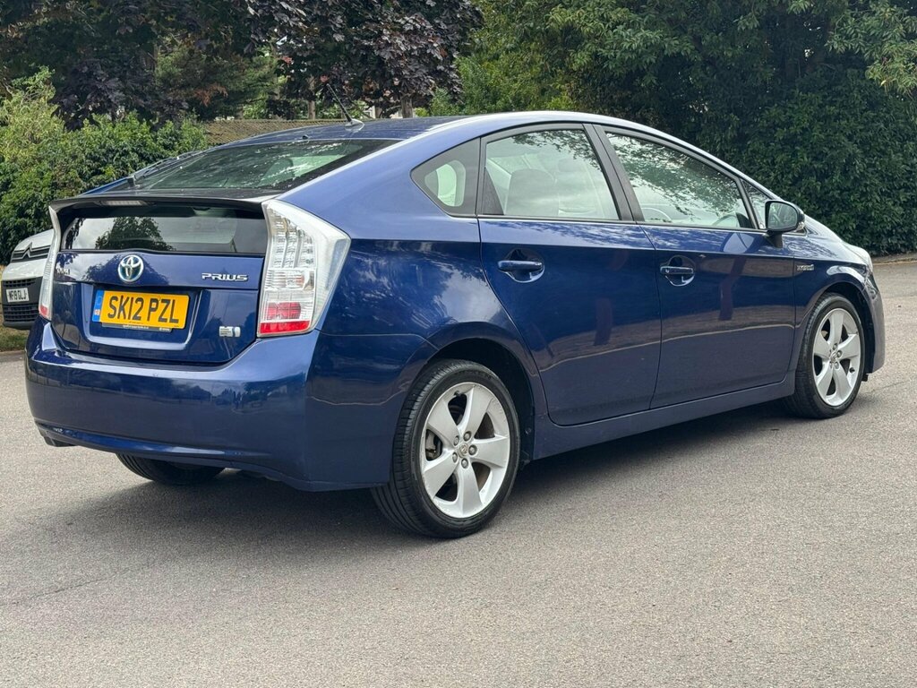 Toyota Prius Saloon Silver #11