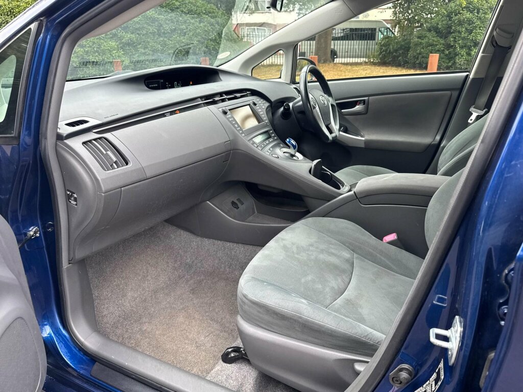 Toyota Prius Saloon Silver #48