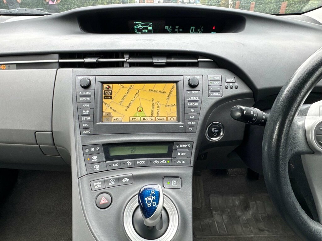 Toyota Prius Saloon Silver #40