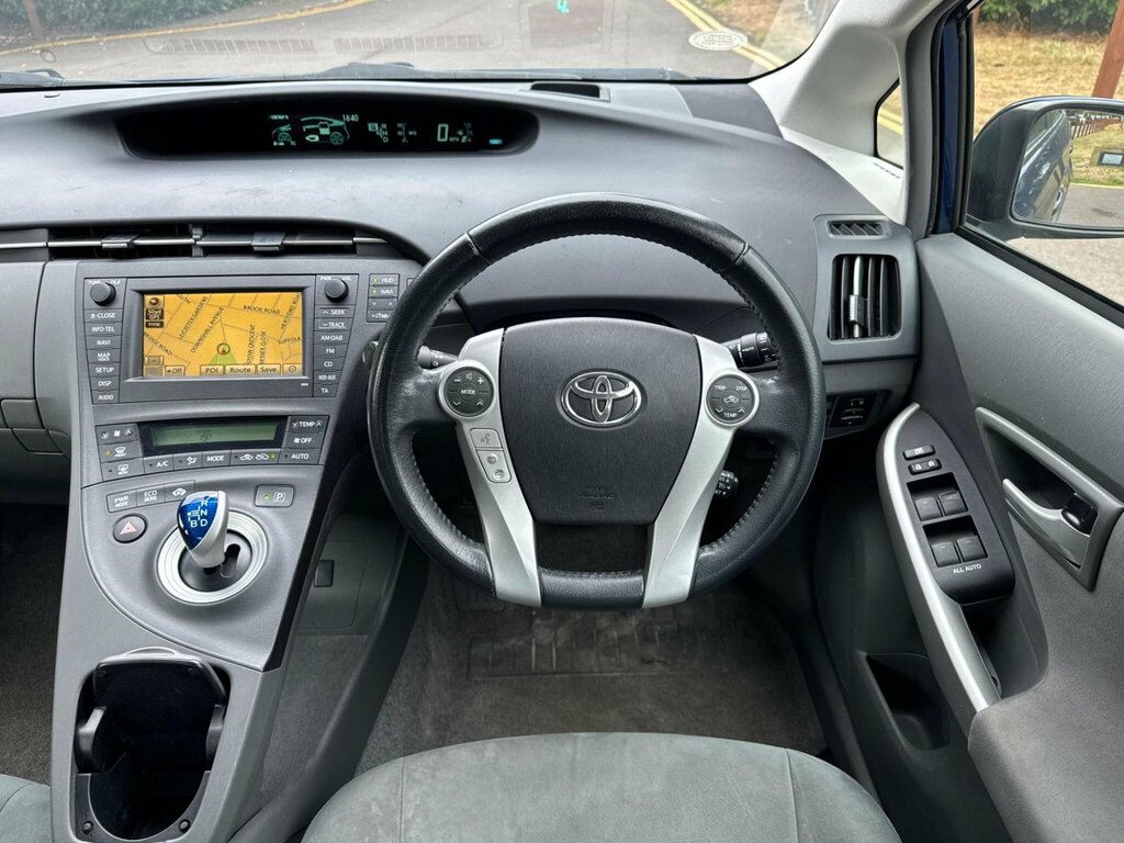Toyota Prius Saloon Silver #46