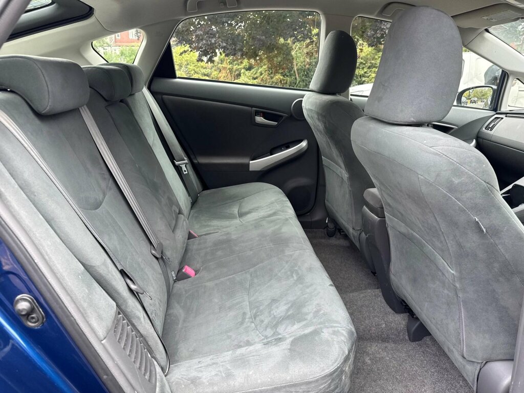 Toyota Prius Saloon Silver #19