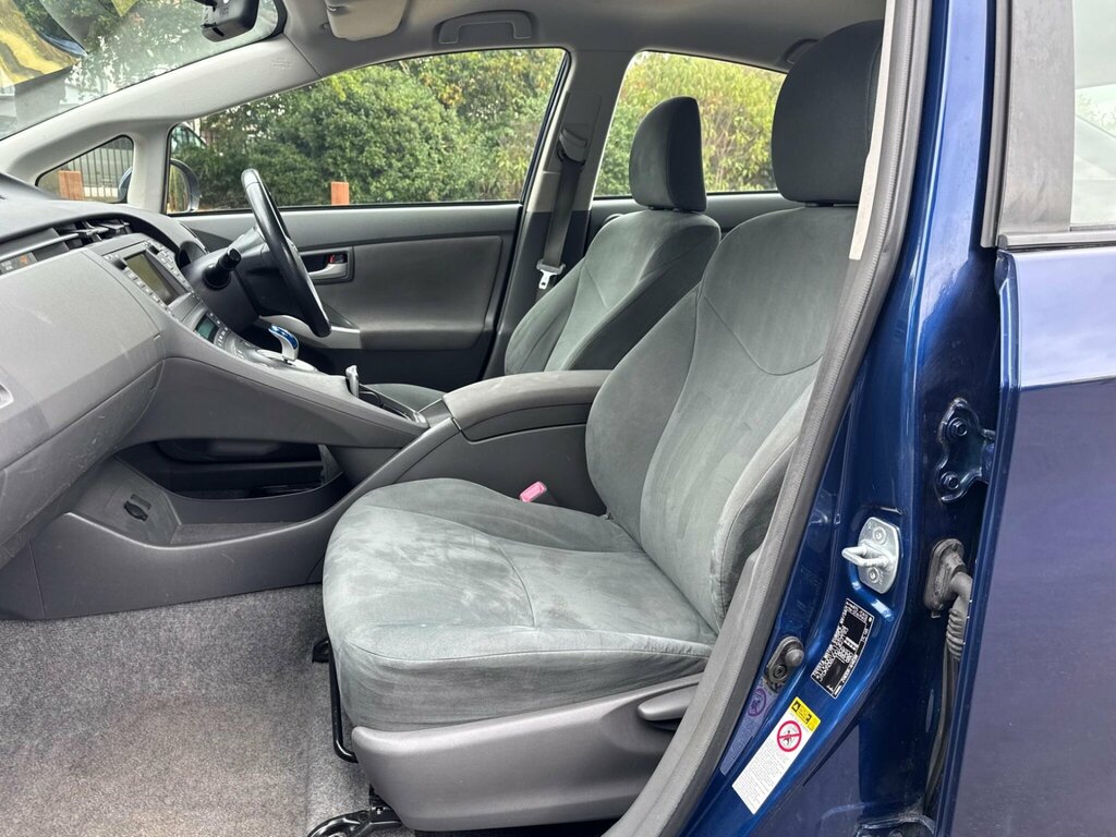 Toyota Prius Saloon Silver #47