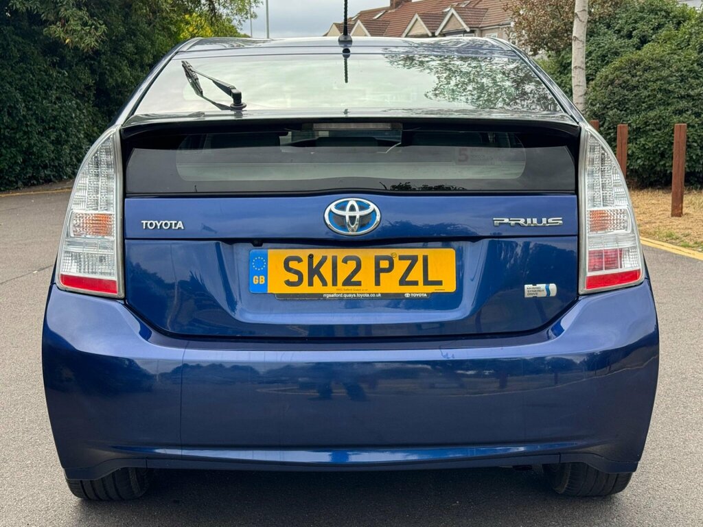 Toyota Prius Saloon Silver #9