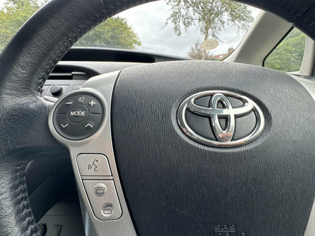 Toyota Prius Saloon Silver #12