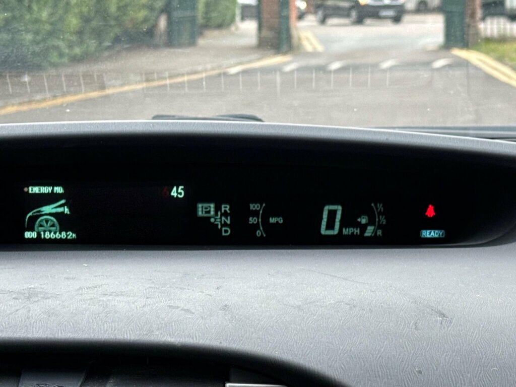 Toyota Prius Saloon Silver #41
