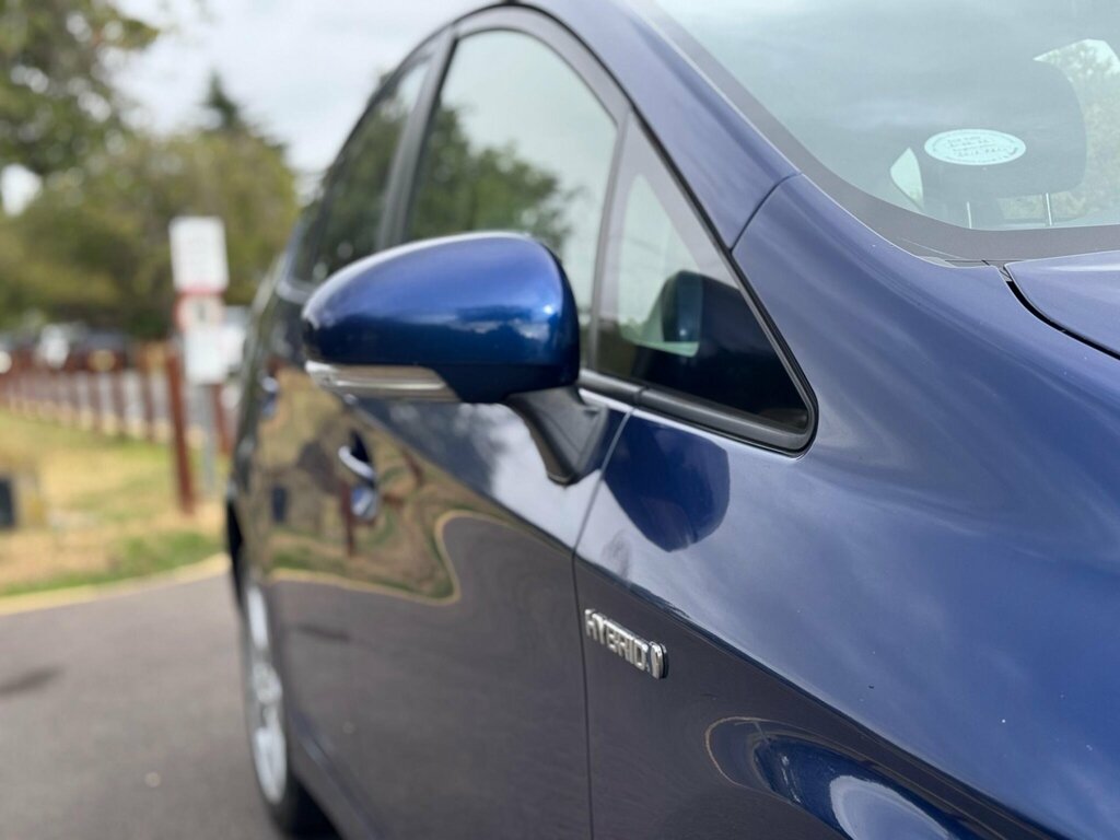 Toyota Prius Saloon Silver #43