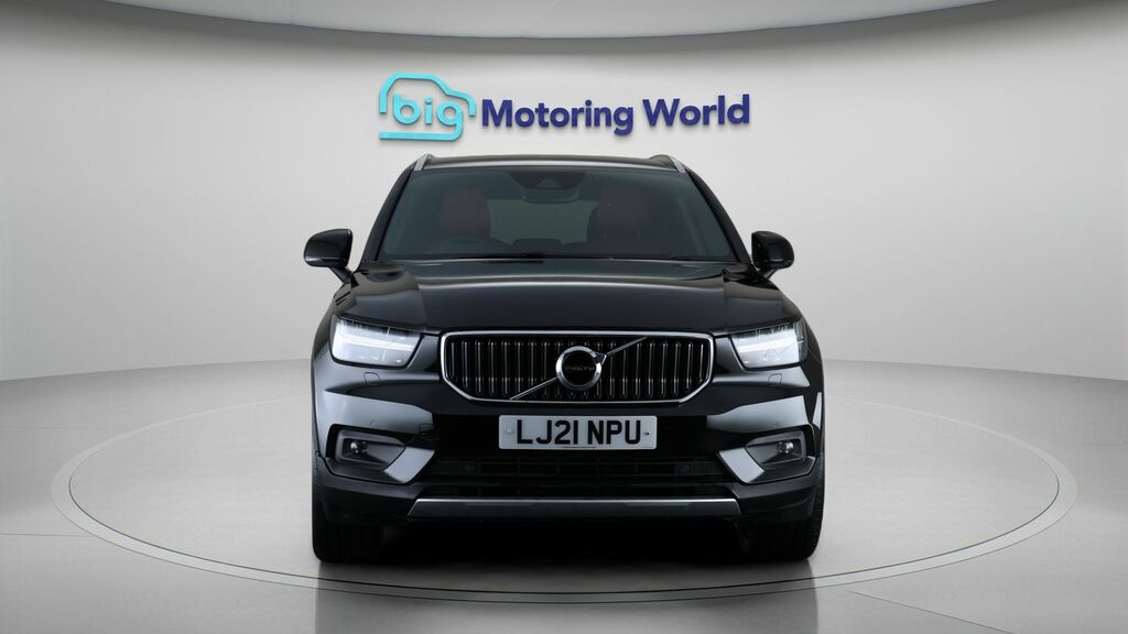 Volvo XC40 Inscription Pro LJ21NPU Black #2