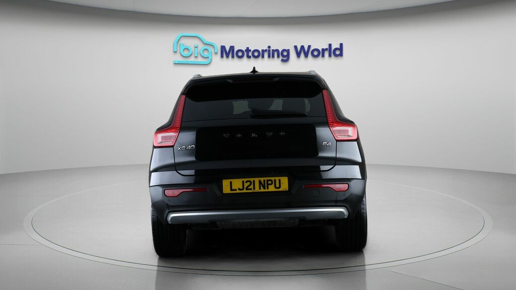 Volvo XC40 Inscription Pro LJ21NPU Black #6