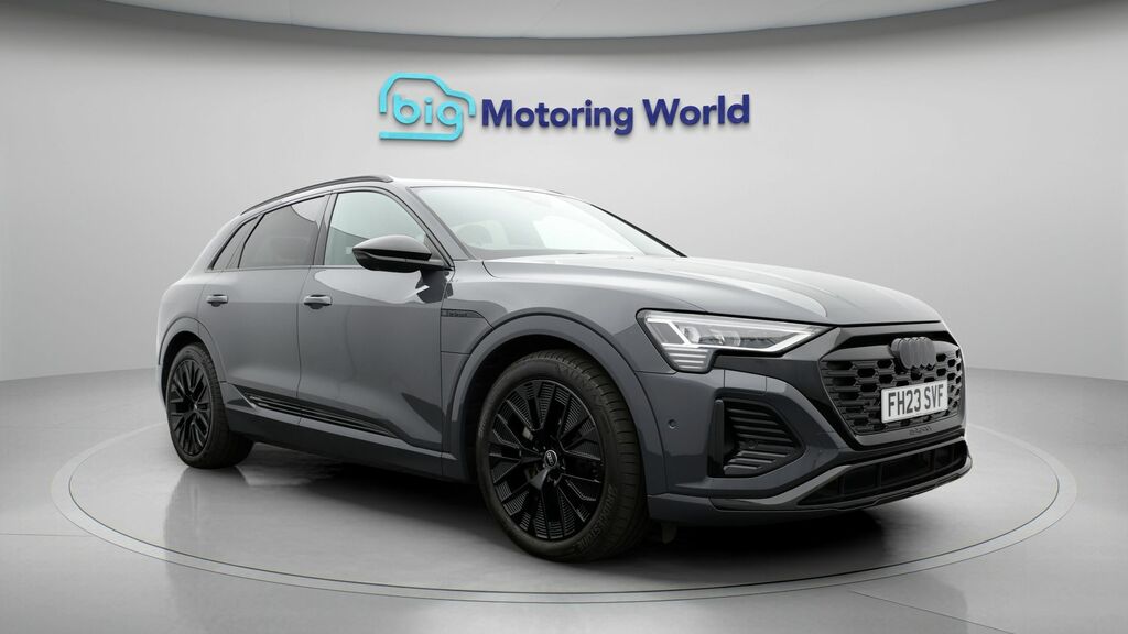 Audi Q8 e tron Black Edition Grey