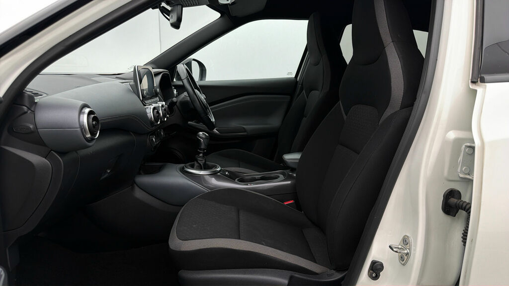 Nissan Juke N-connecta AY21SHX White #5
