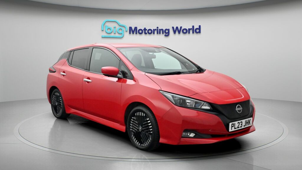 Nissan Leaf N-connecta Red