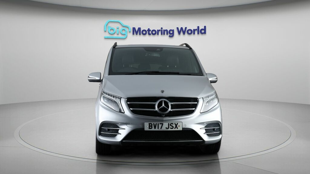 Mercedes-Benz V Class Amg Line Silver #2