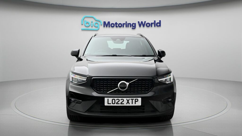 Volvo XC40 Plus Black #2