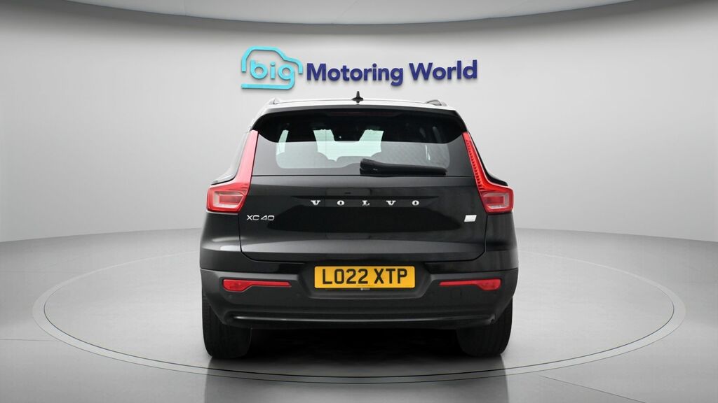 Volvo XC40 Plus Black #6