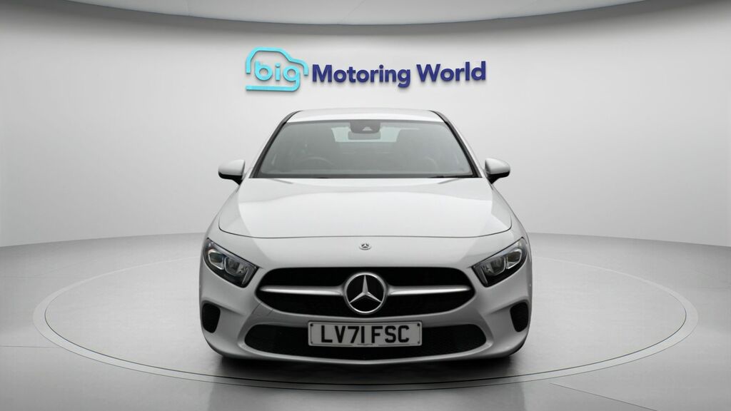Mercedes-Benz A Class Sport LV71FSC White #2