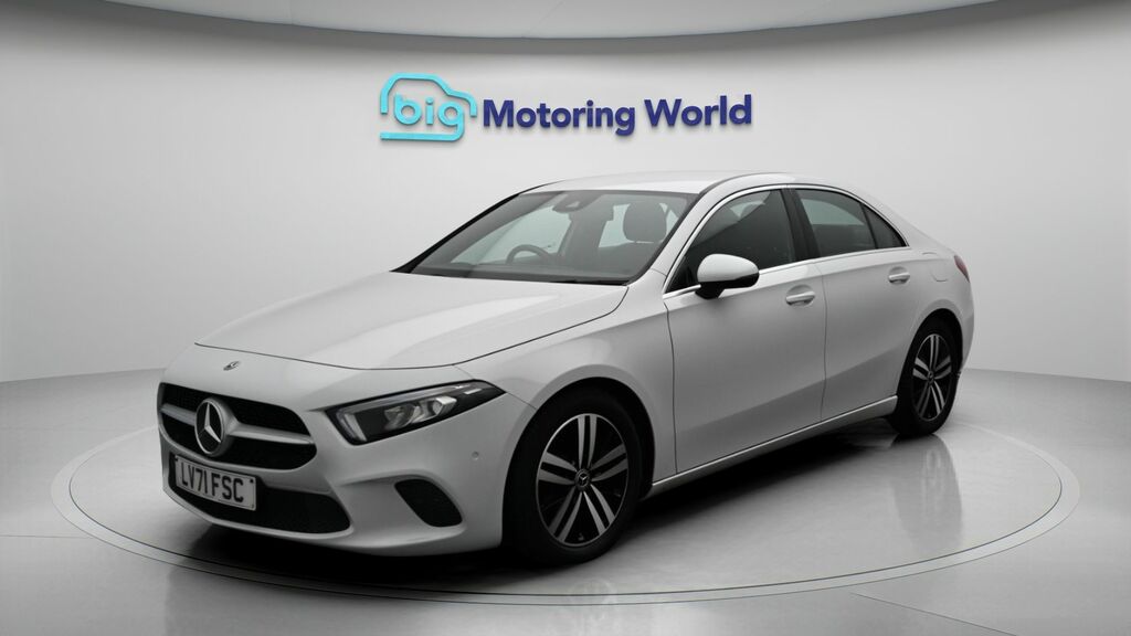 Mercedes-Benz A Class Sport LV71FSC White #3